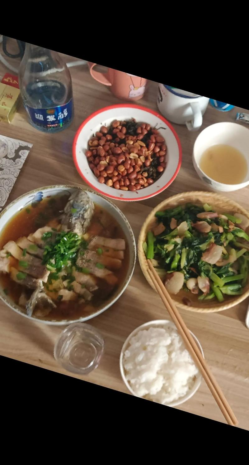 每天都在汆肉中醒来(鲈鱼酒柜)：一段与美食的亲密邂逅