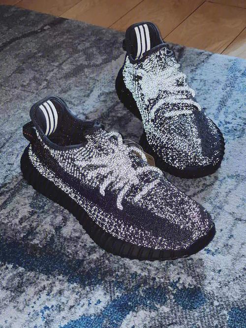 Yeezy满天星：潮流与街头文化的完美结合