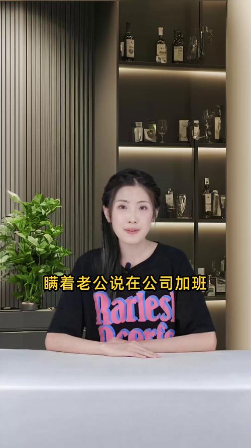 瞒着丈夫说在公司加班，揭开繁忙都市女性的秘密生活